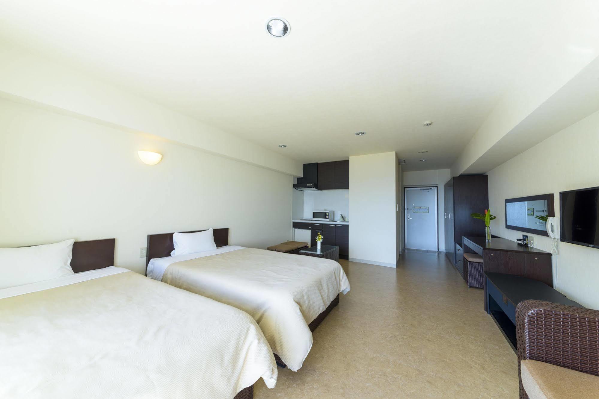 Condominium Hotel Monpa Chatan Bagian luar foto